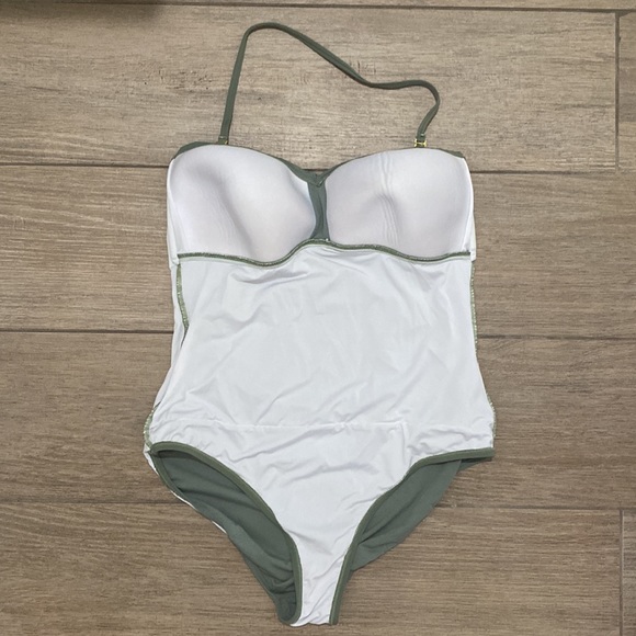 Bathing suit in excellent used condition - Picture 6 of 7